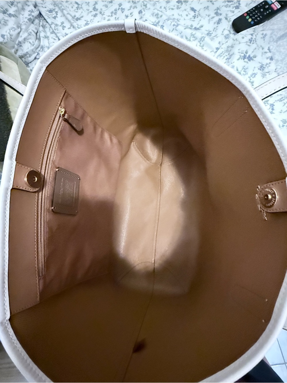 COACH Signature Lipstick Print Leather Tote in Light cream - Picture 3 of 4